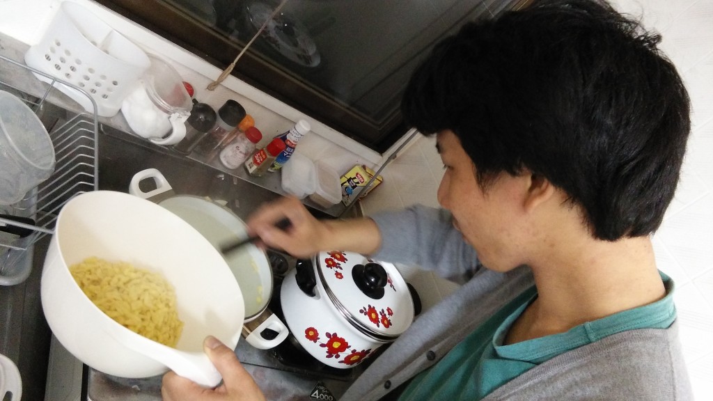 Aki making Spätzle