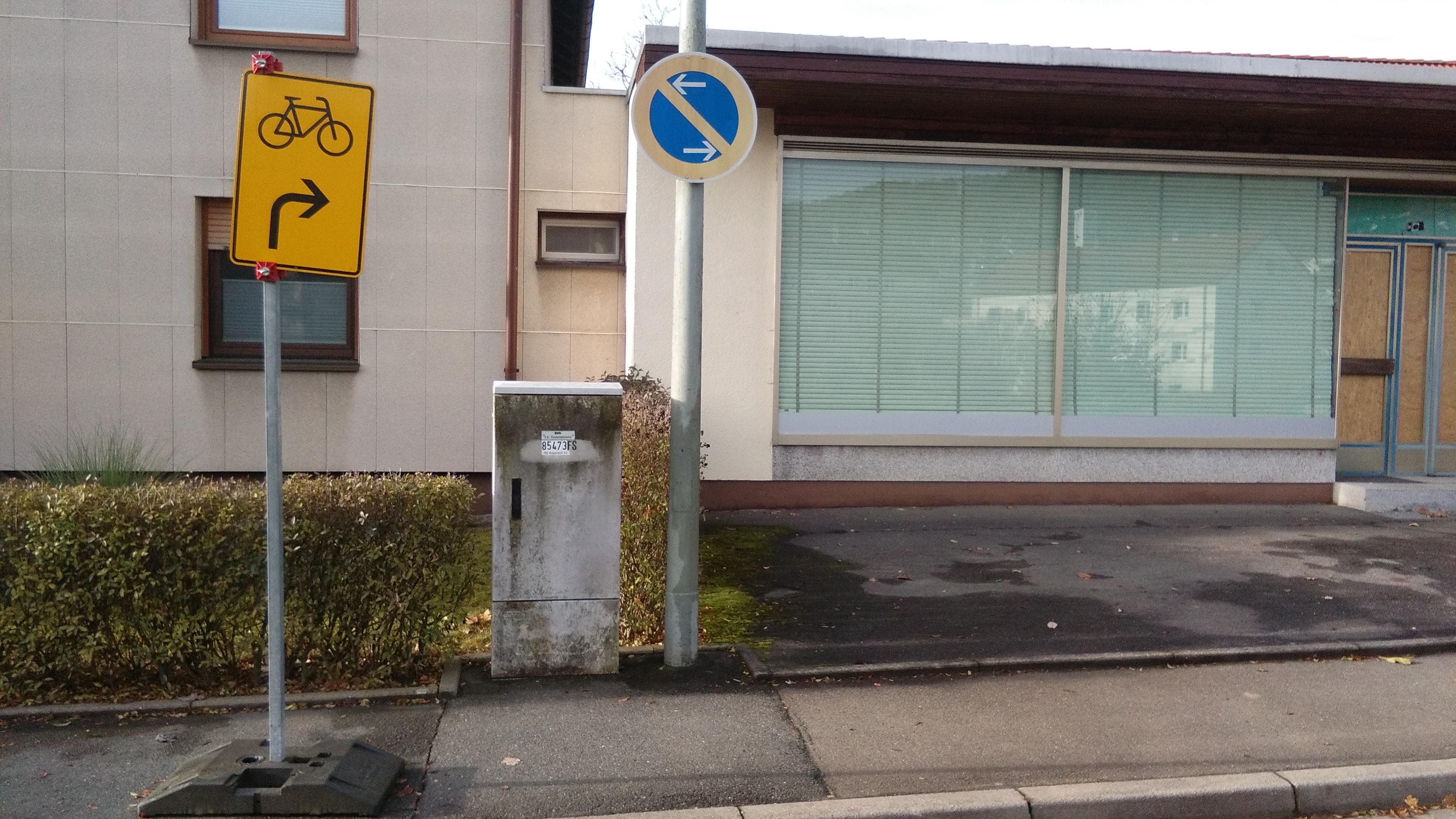 Route diversion, because the cycle lane was under maintanence. Germany, yoou never fail to amaze me.